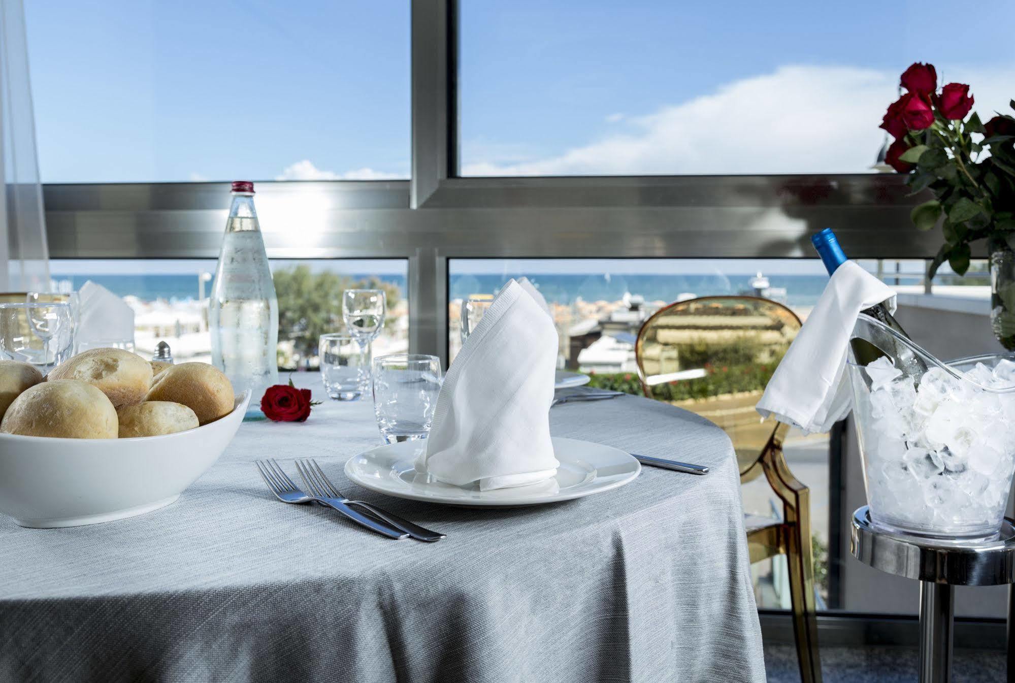 Terminal Palace & Spa Rimini Kültér fotó