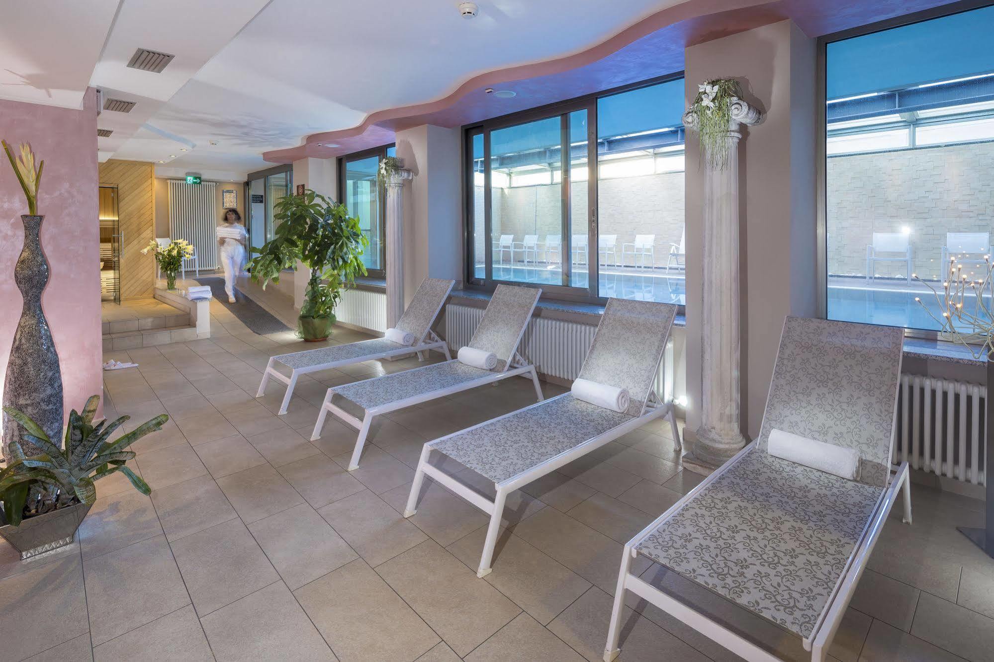 Terminal Palace & Spa Rimini Kültér fotó